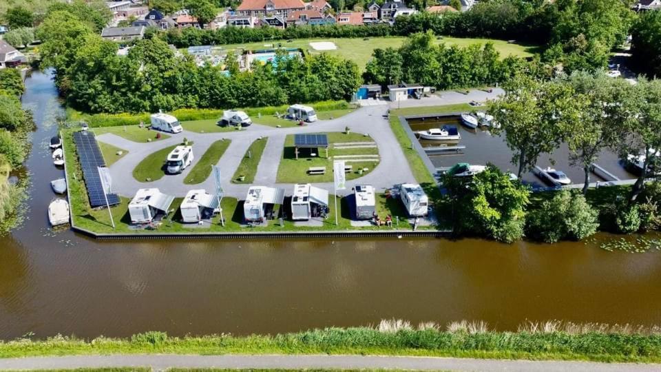 فيلا Tiny House Aan Het Water Op De Appelhof Wommels المظهر الخارجي الصورة