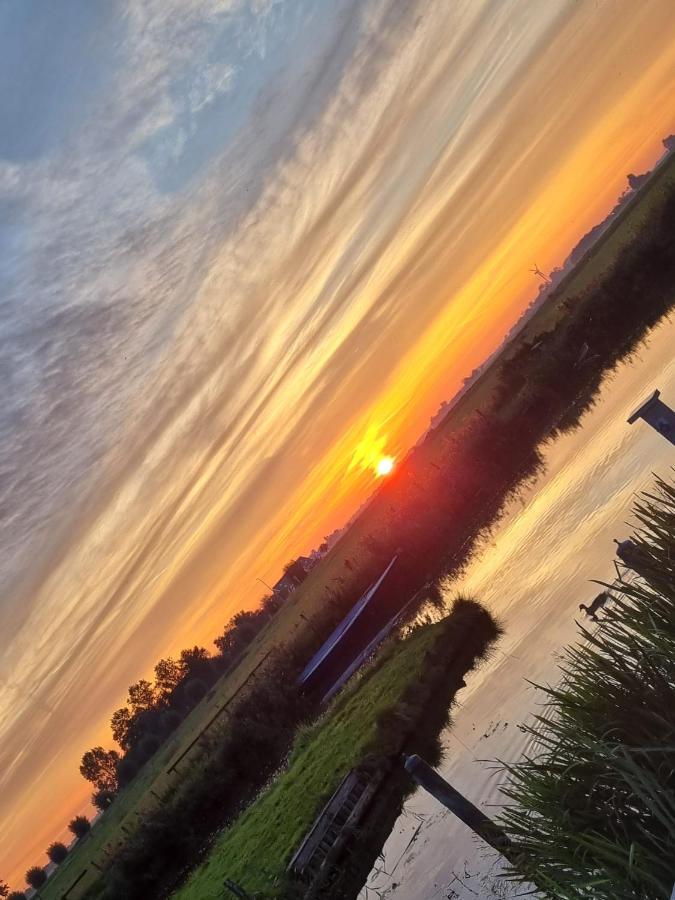 فيلا Tiny House Aan Het Water Op De Appelhof Wommels المظهر الخارجي الصورة